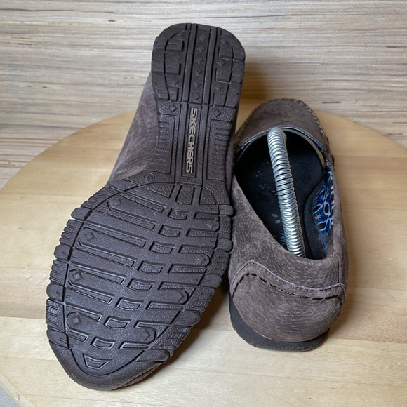 Skechers Women's Size 7 Expressway Suede chocolate Slip On Loafer - Picture 8 of 10